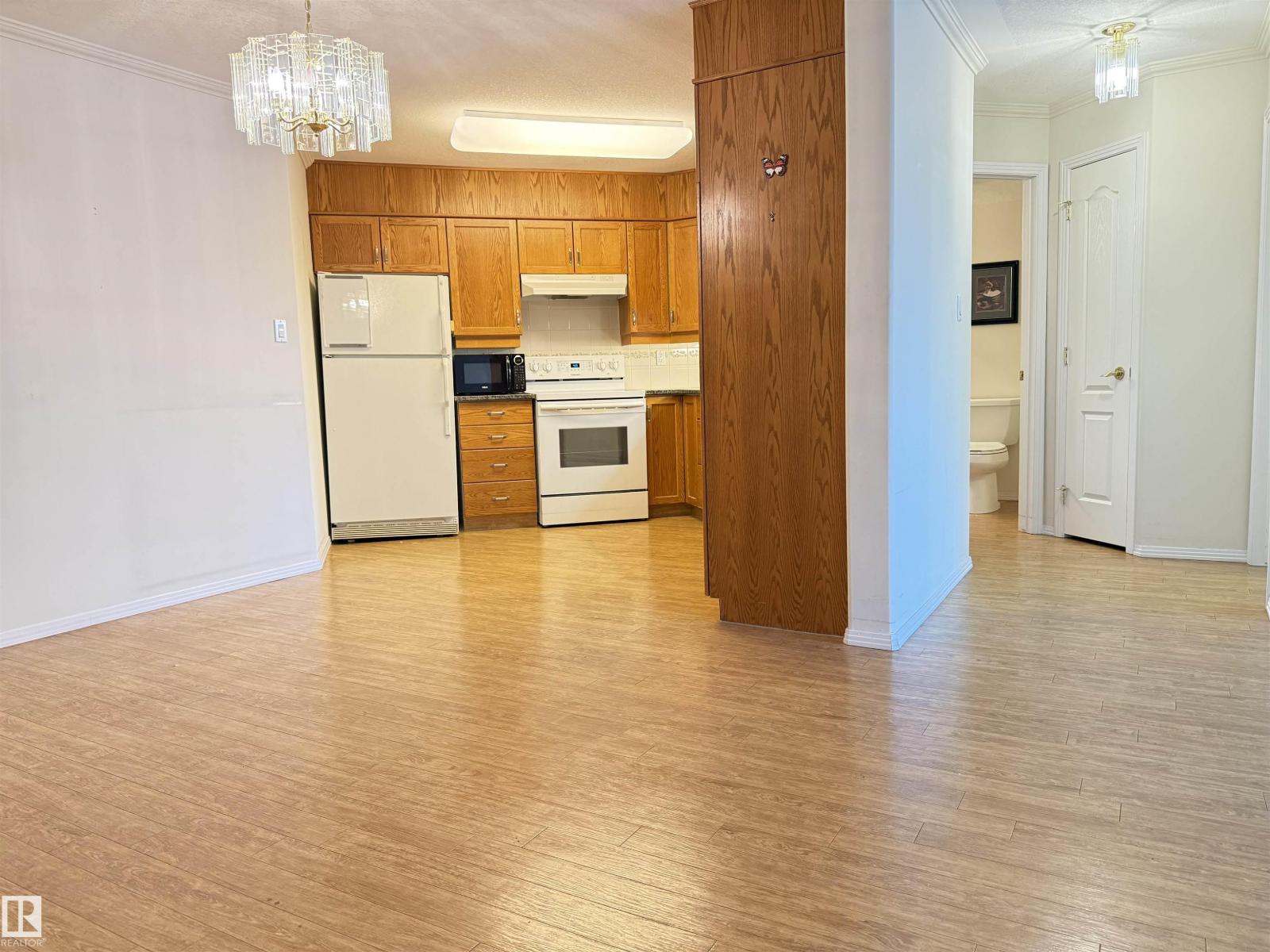 Photo 5 of 302 8215 84 Av Nw, Edmonton AB