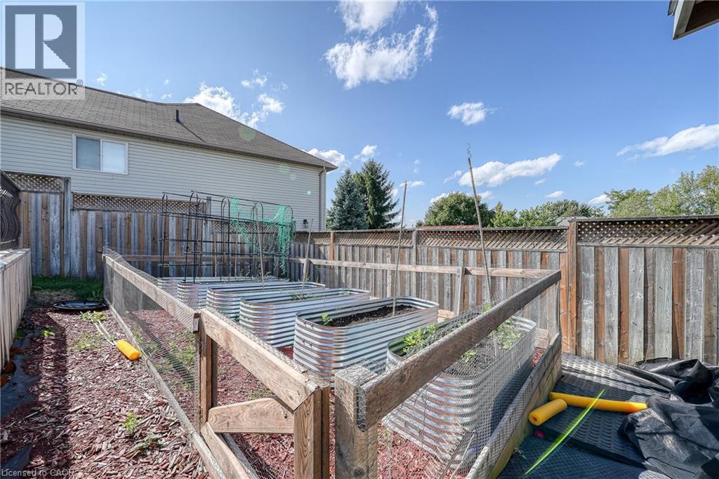 Photo 40 of 50 Pebble Beach Court, Woodstock ON