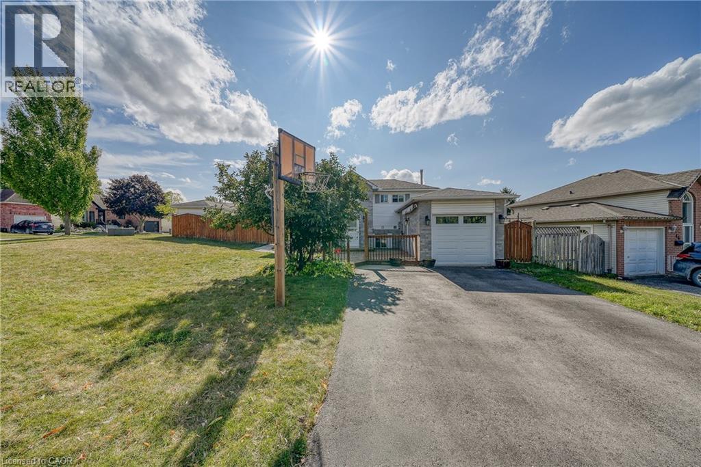 Photo 4 of 50 Pebble Beach Court, Woodstock ON
