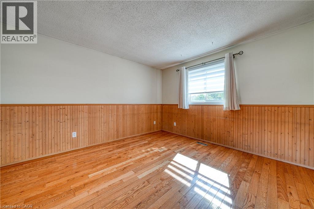Photo 10 of 50 Pebble Beach Court, Woodstock ON