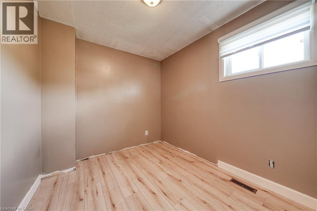 Photo 18 of 50 Pebble Beach Court, Woodstock ON