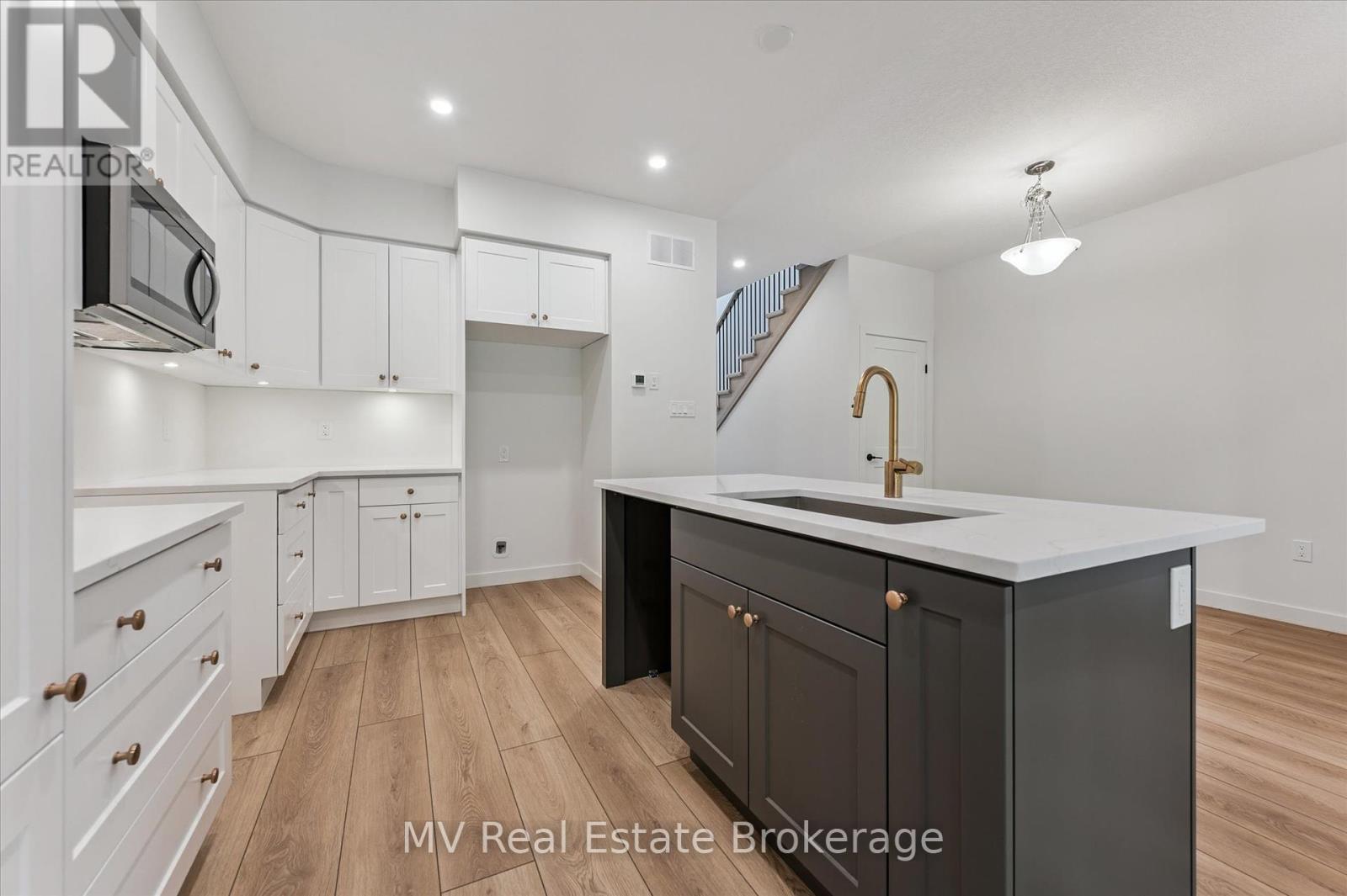 Photo 11 of 44 Fieldstone Lane Private, Centre Wellington ON