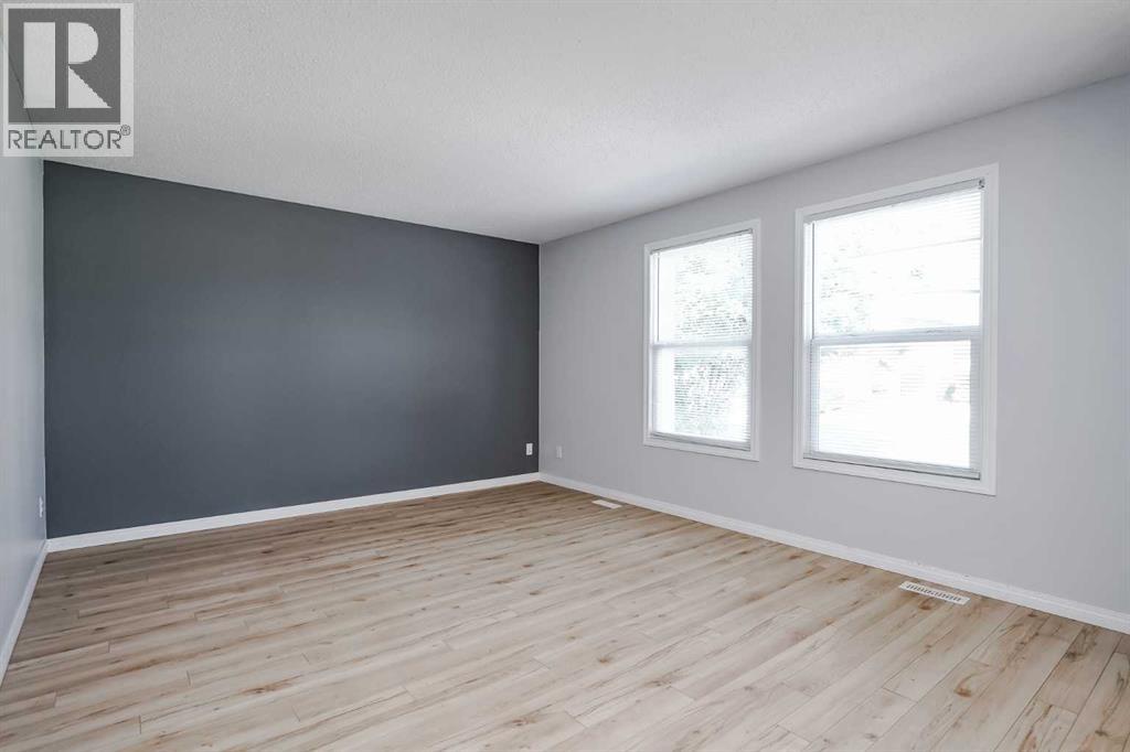 Photo 7 of 13 Rundlelawn Court Ne, Calgary AB