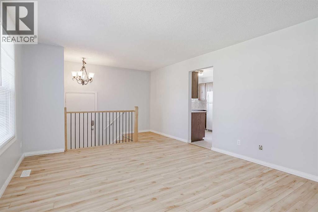 Photo 5 of 13 Rundlelawn Court Ne, Calgary AB