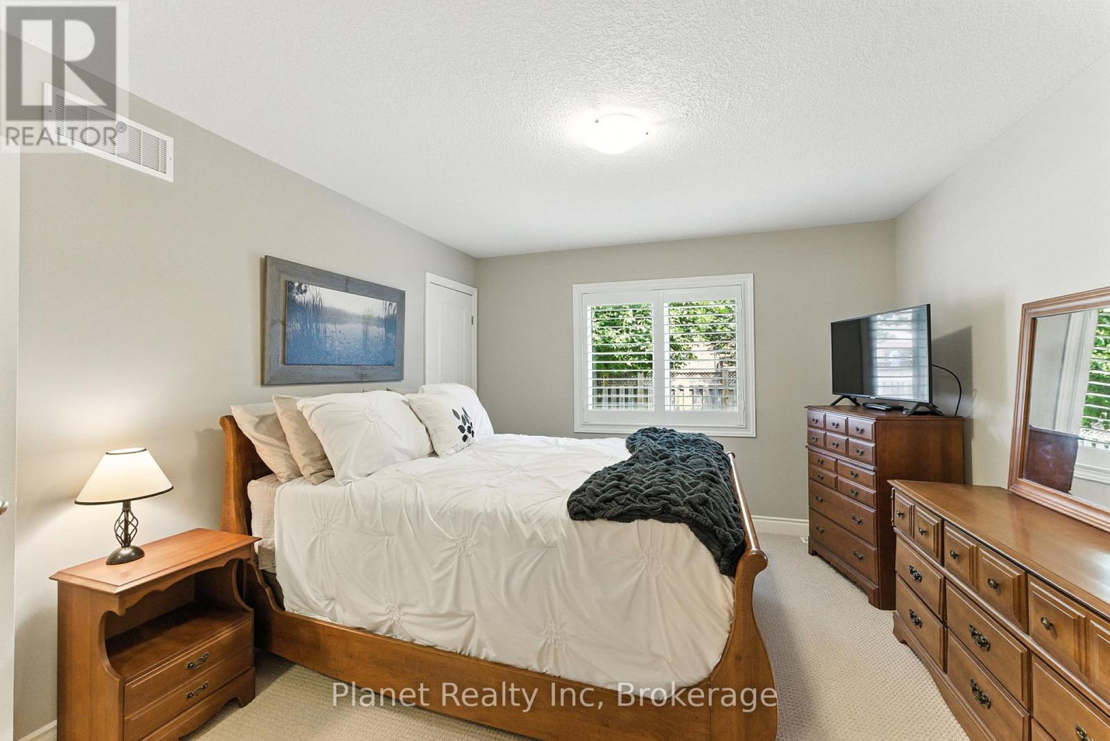 Photo 15 of 60 Aberdeen Street, Centre Wellington ON