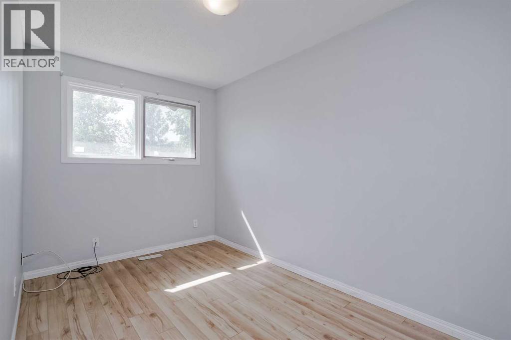 Photo 16 of 13 Rundlelawn Court Ne, Calgary AB