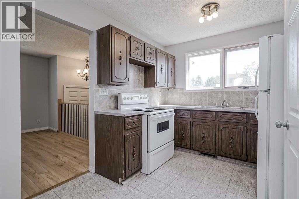 Photo 8 of 13 Rundlelawn Court Ne, Calgary AB