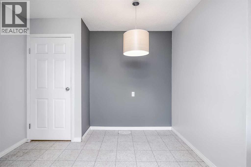 Photo 12 of 13 Rundlelawn Court Ne, Calgary AB