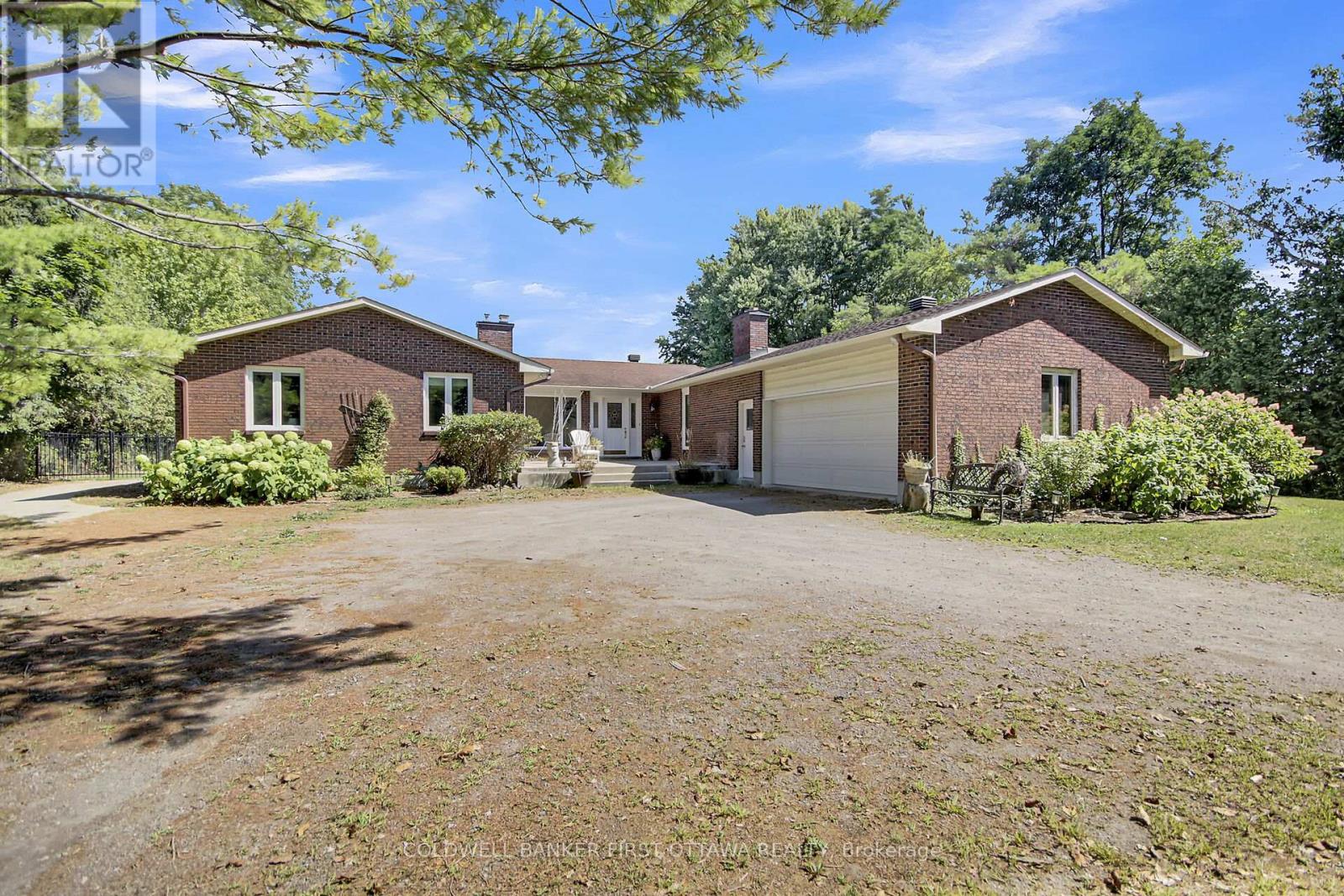 Photo 2 of 5937 Rideau Valley Drive N, Ottawa ON