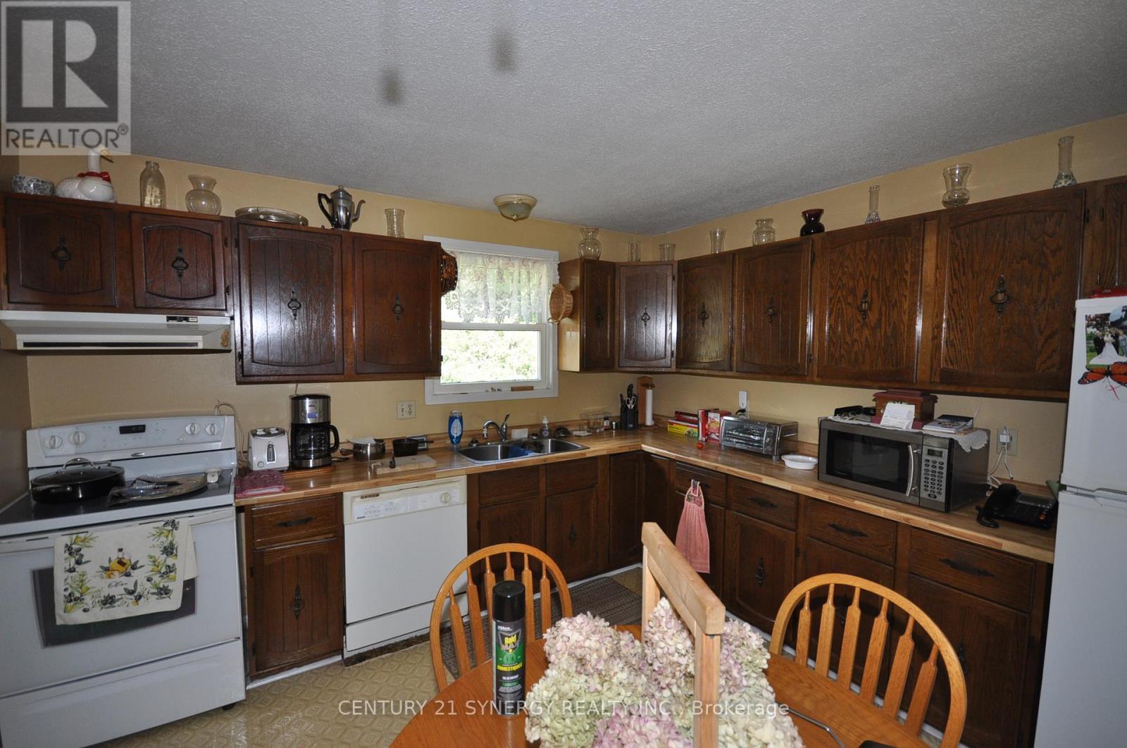Photo 10 of 186 Golf Club Road N, Rideau Lakes ON