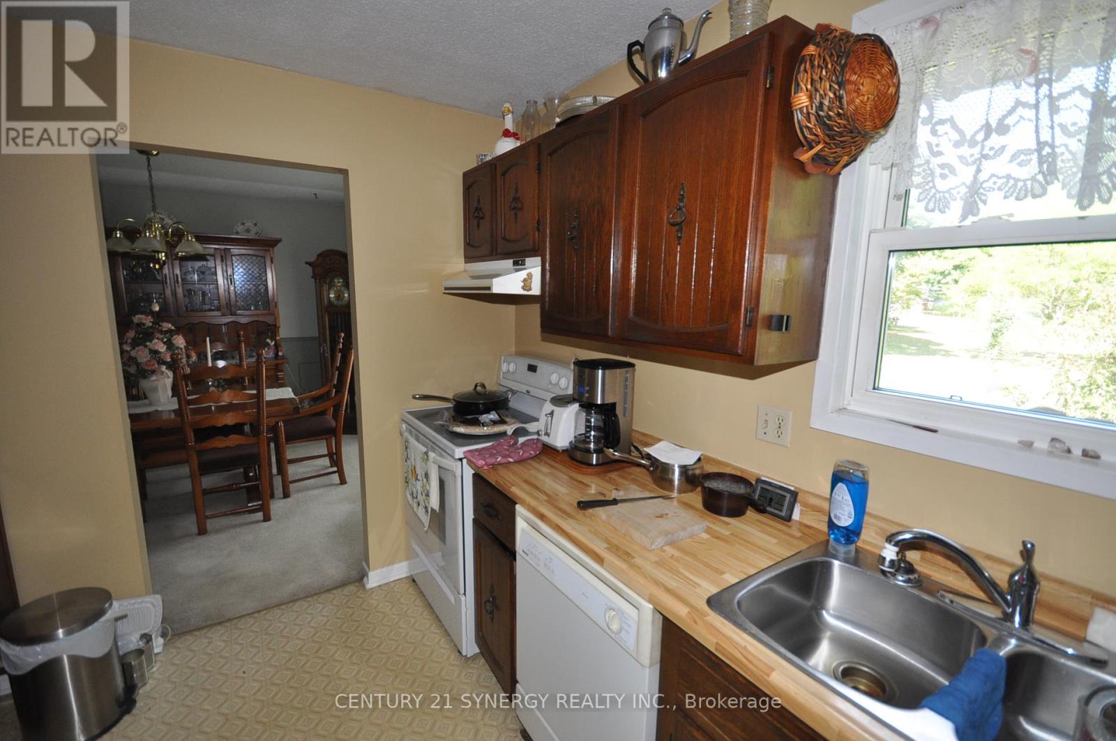 Photo 11 of 186 Golf Club Road N, Rideau Lakes ON