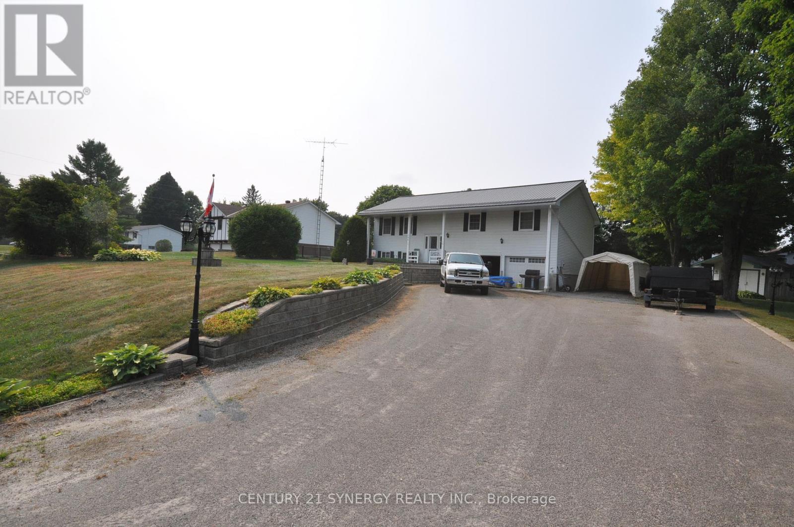 Photo 2 of 186 Golf Club Road N, Rideau Lakes ON