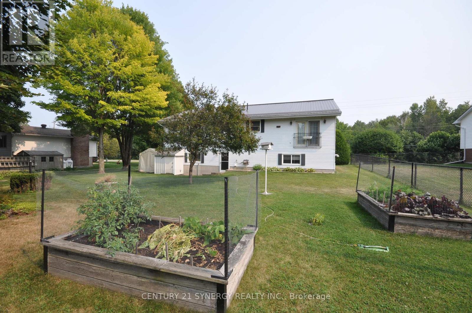 Photo 20 of 186 Golf Club Road N, Rideau Lakes ON