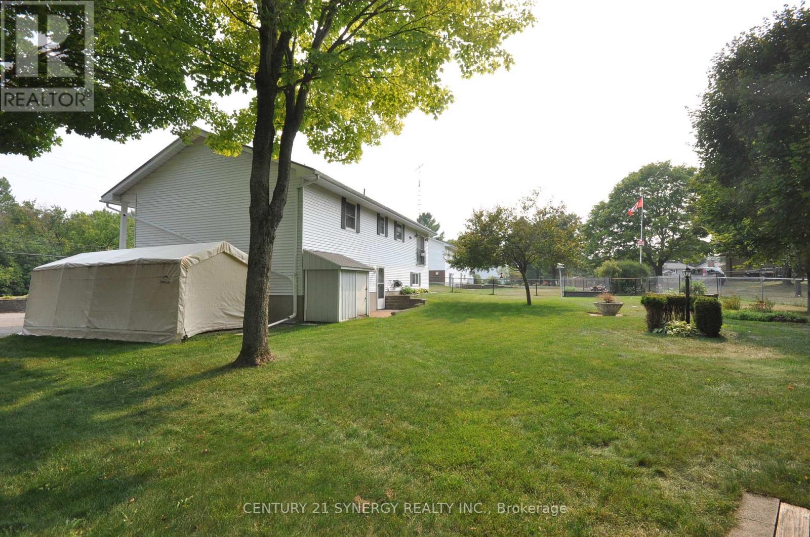 Photo 22 of 186 Golf Club Road N, Rideau Lakes ON