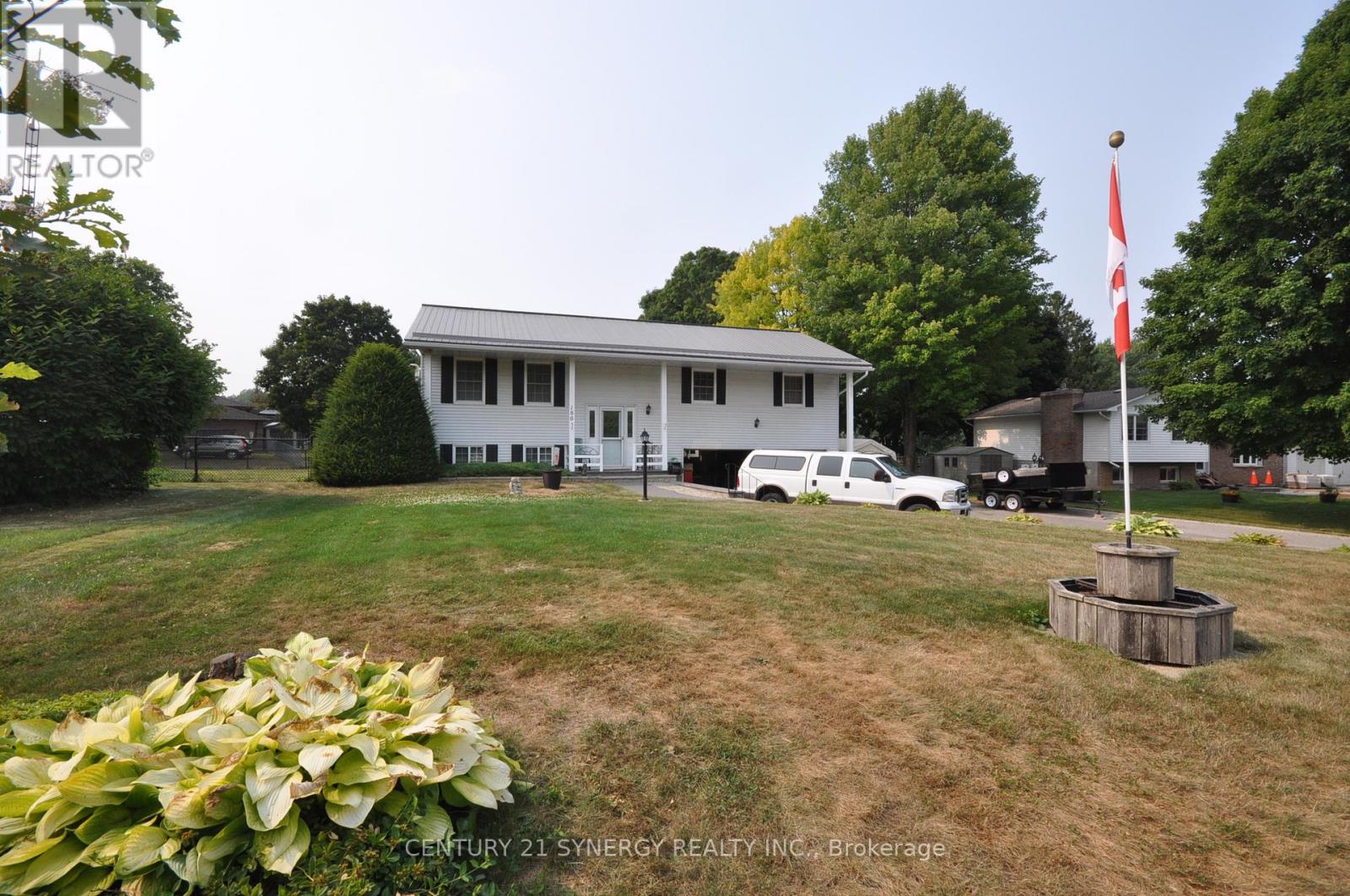 Photo 3 of 186 Golf Club Road N, Rideau Lakes ON