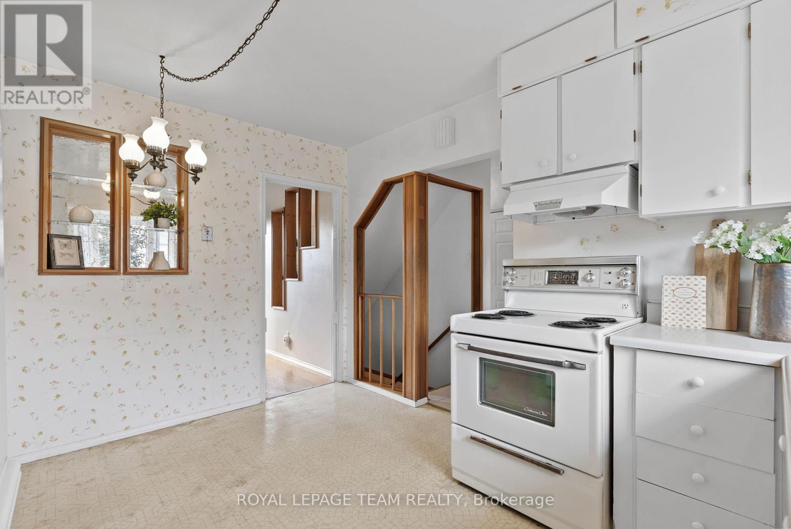 Photo 16 of 95 Coburn Avenue, Ottawa ON