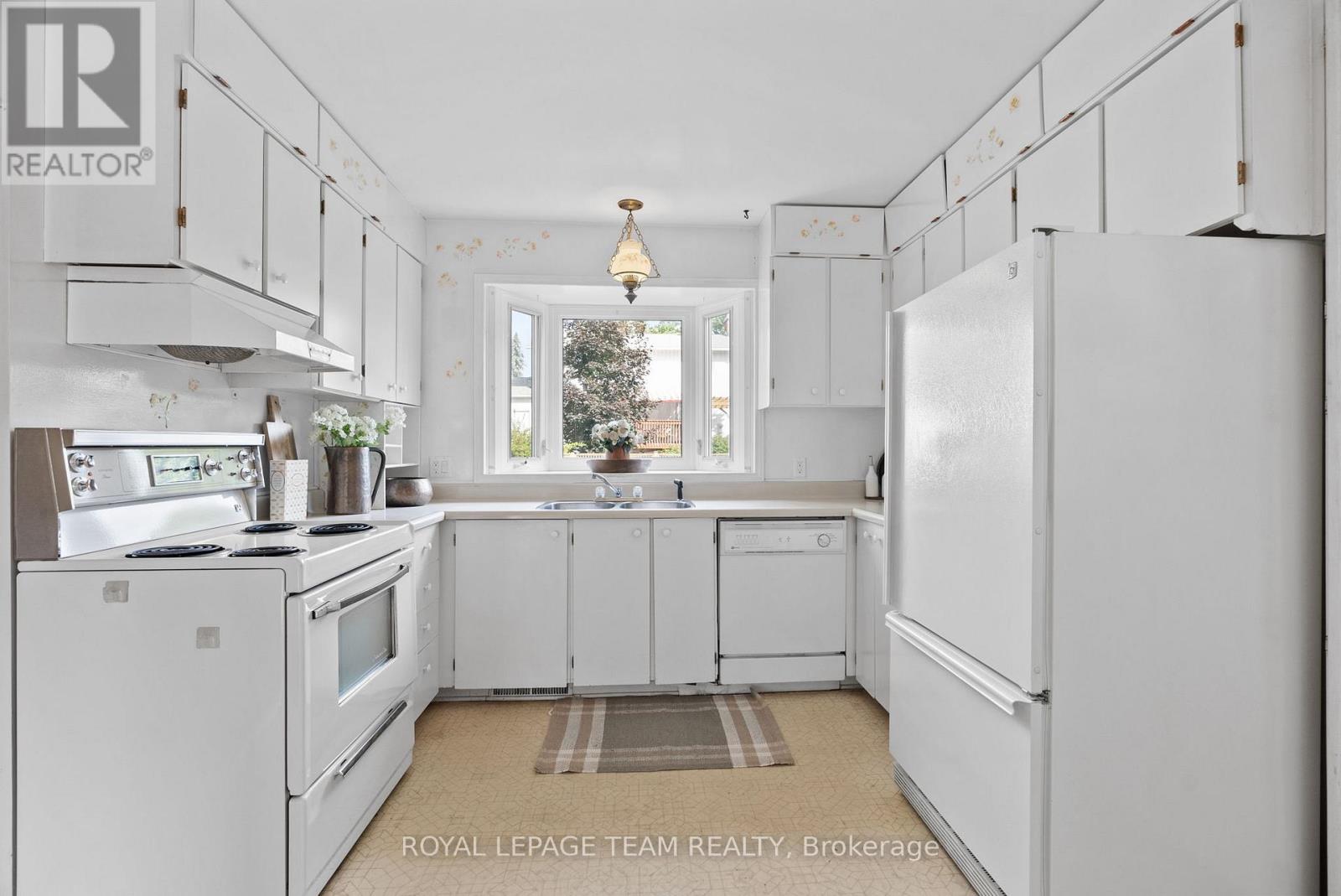 Photo 17 of 95 Coburn Avenue, Ottawa ON