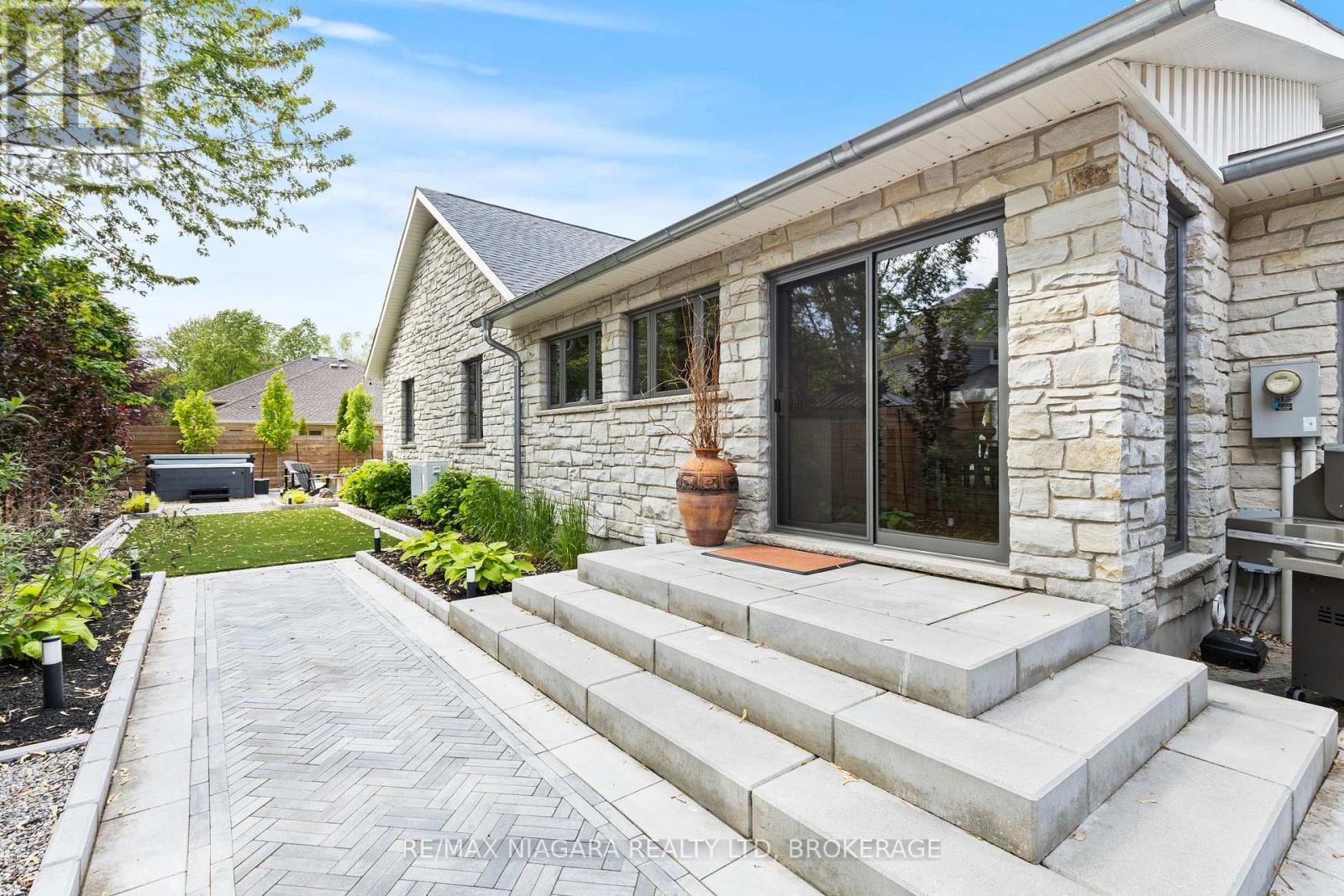 Photo 40 of 33 Park Court, Niagaraonthelake ON