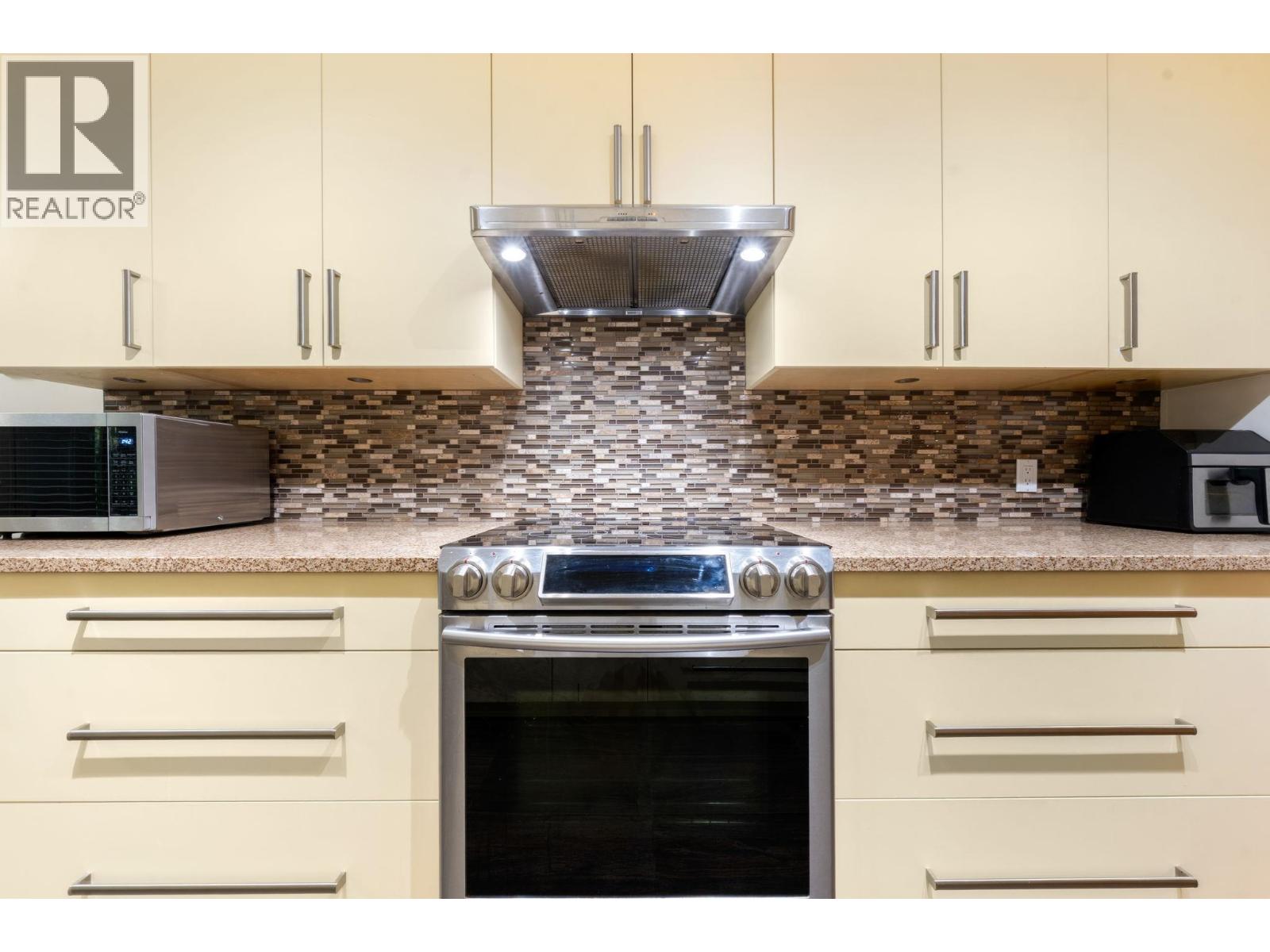 Photo 10 of 103 1144 Strathaven Drive, North Vancouver BC