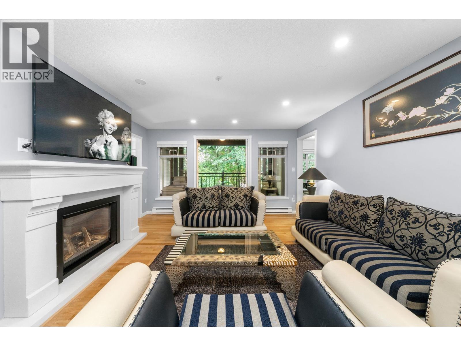 Photo 3 of 103 1144 Strathaven Drive, North Vancouver BC