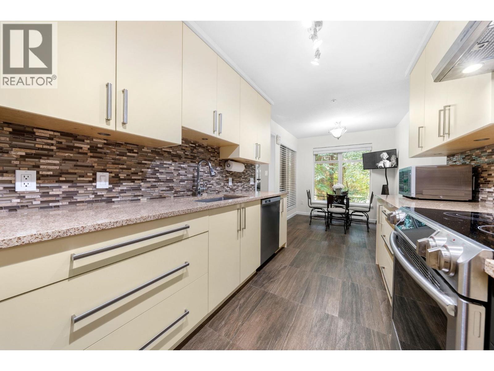 Photo 9 of 103 1144 Strathaven Drive, North Vancouver BC