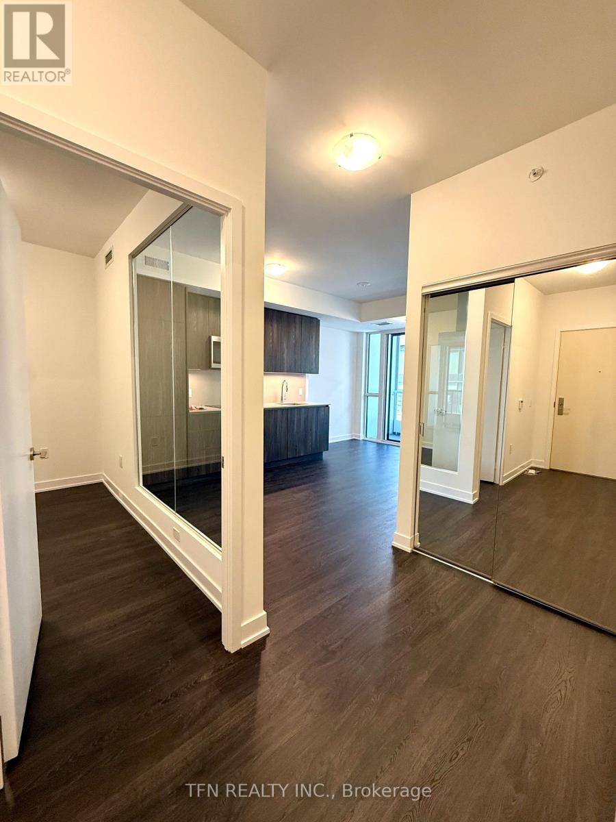 Photo 2 of 825 15 Richardson Street, Toronto ON