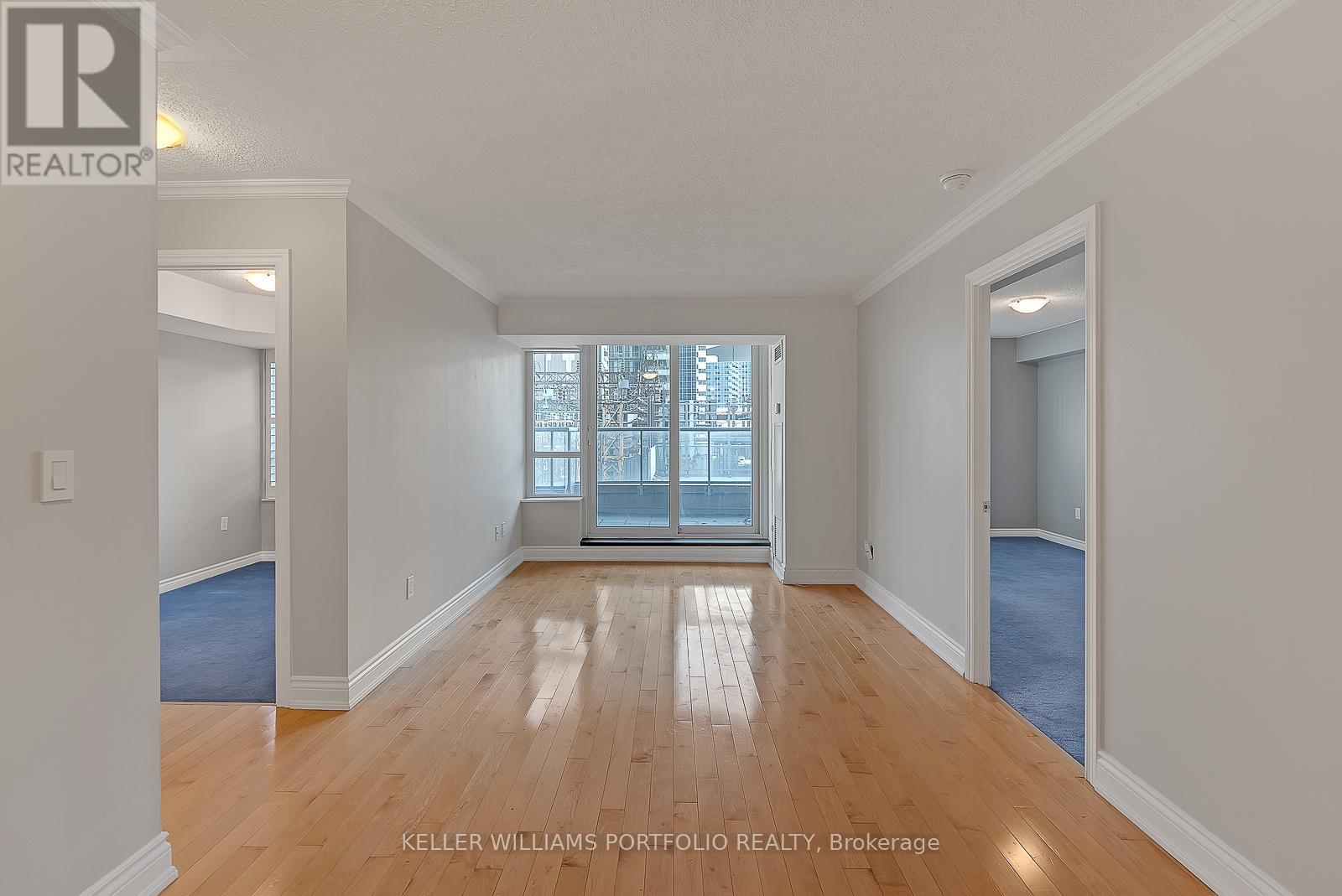 Photo 10 of 332 250 Wellington Street W, Toronto ON