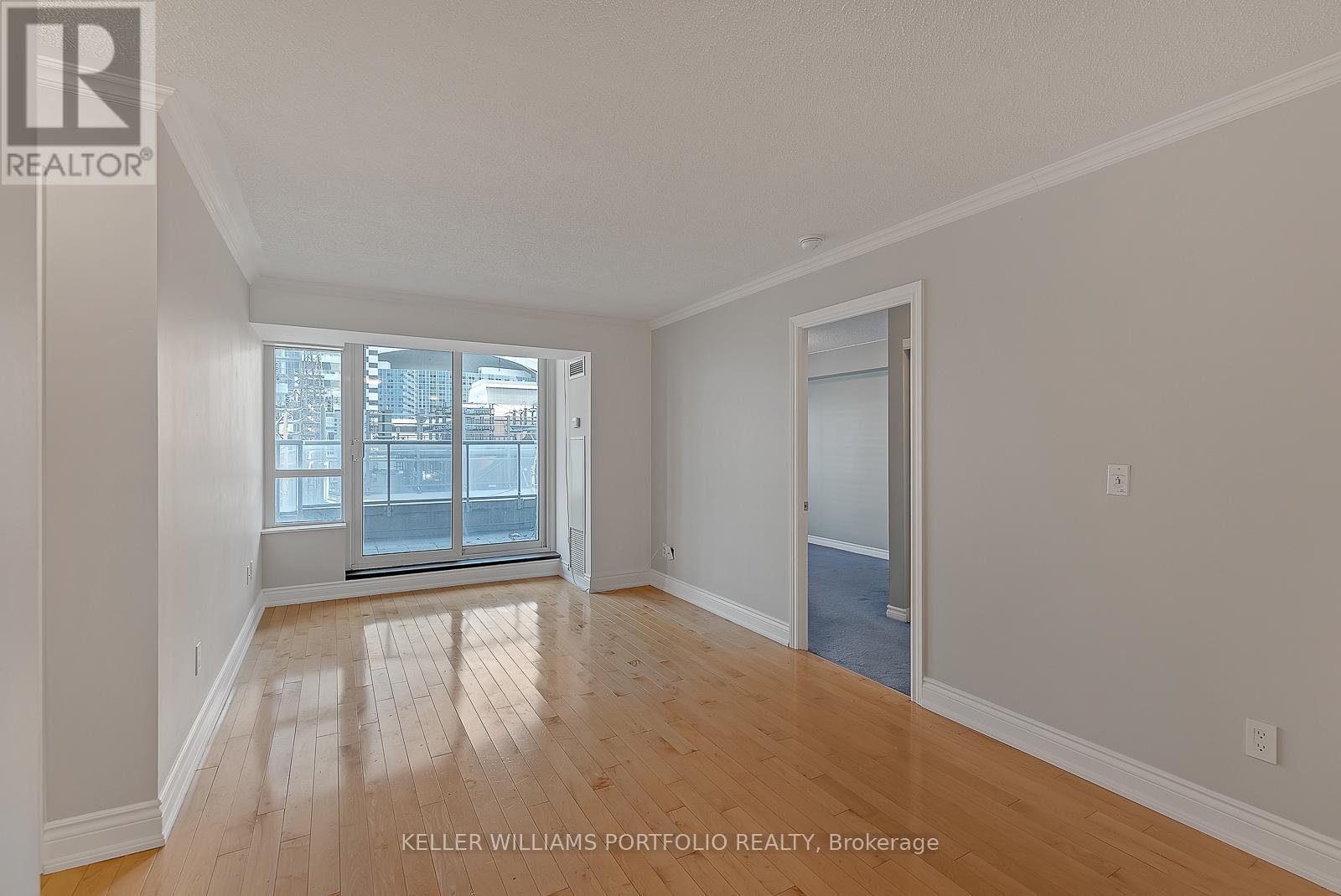 Photo 11 of 332 250 Wellington Street W, Toronto ON
