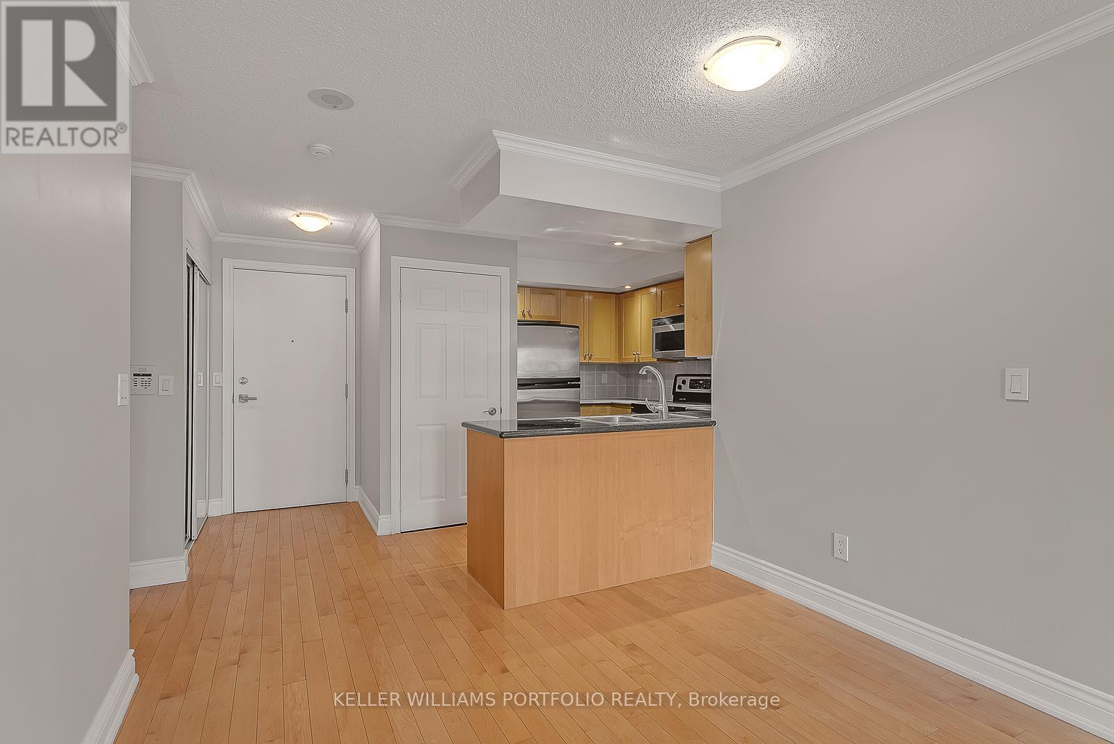 Photo 12 of 332 250 Wellington Street W, Toronto ON