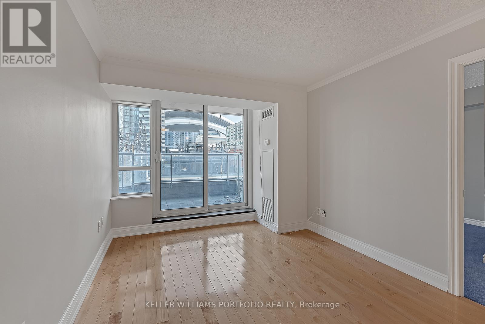 Photo 13 of 332 250 Wellington Street W, Toronto ON