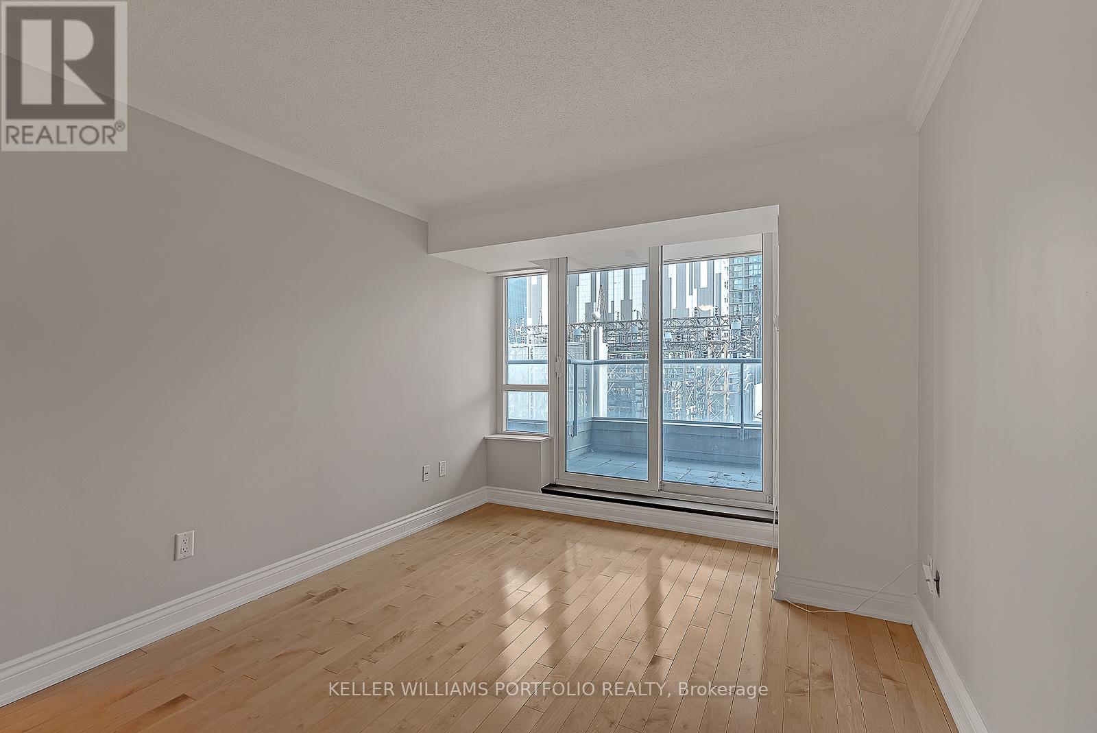 Photo 14 of 332 250 Wellington Street W, Toronto ON