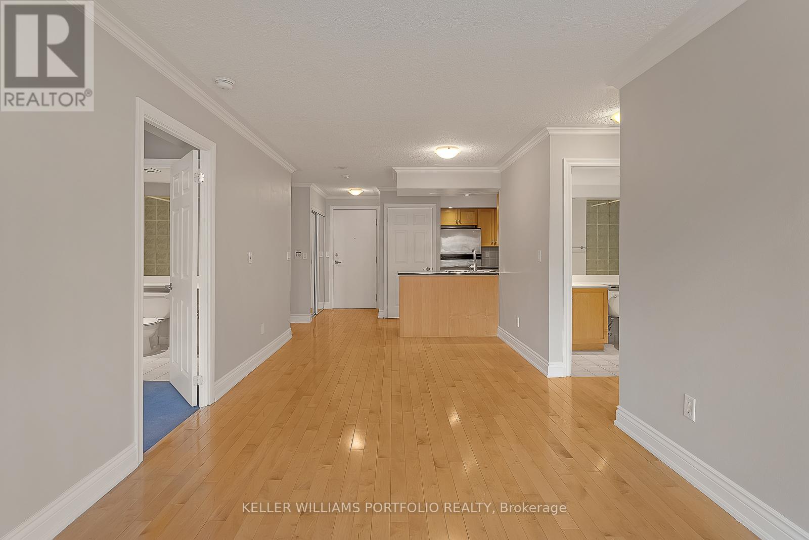 Photo 15 of 332 250 Wellington Street W, Toronto ON