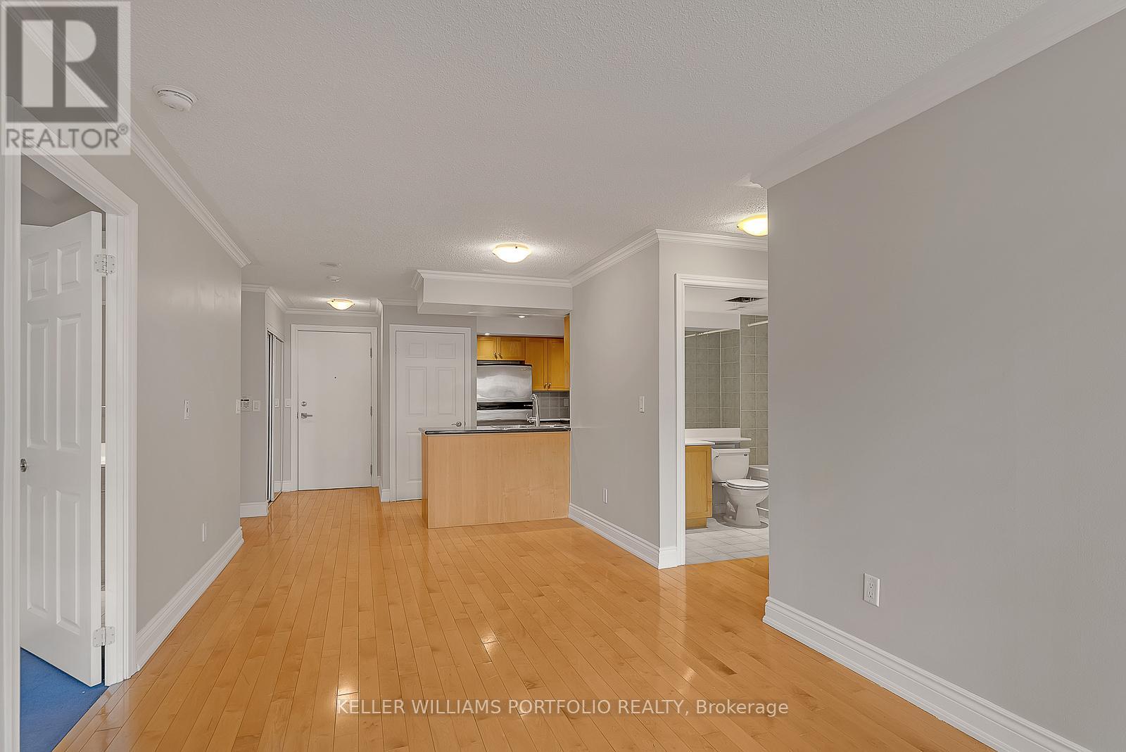 Photo 17 of 332 250 Wellington Street W, Toronto ON