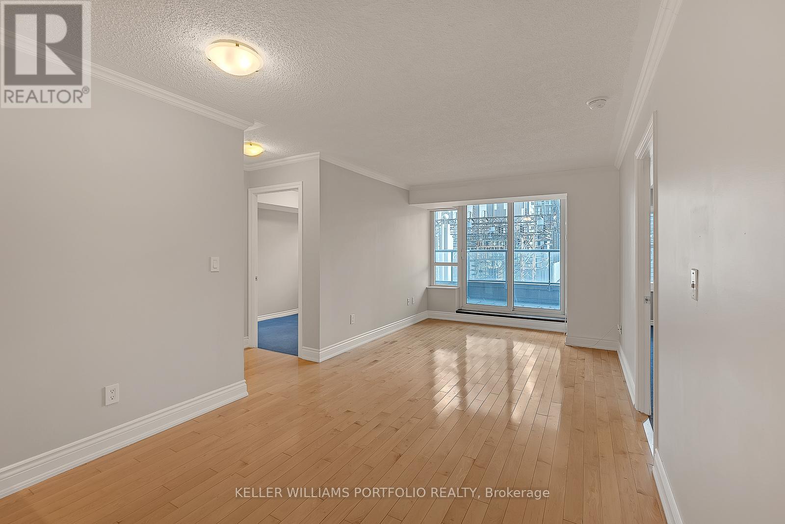 Photo 9 of 332 250 Wellington Street W, Toronto ON