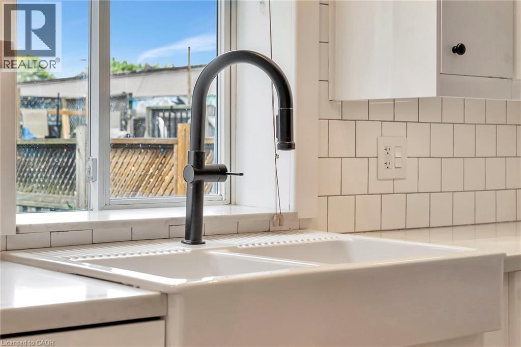 Photo 18 of 433 Hughson Street N, Hamilton ON