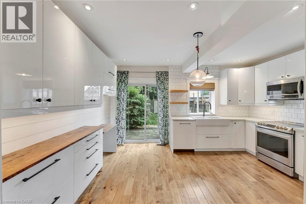 Photo 14 of 433 Hughson Street N, Hamilton ON