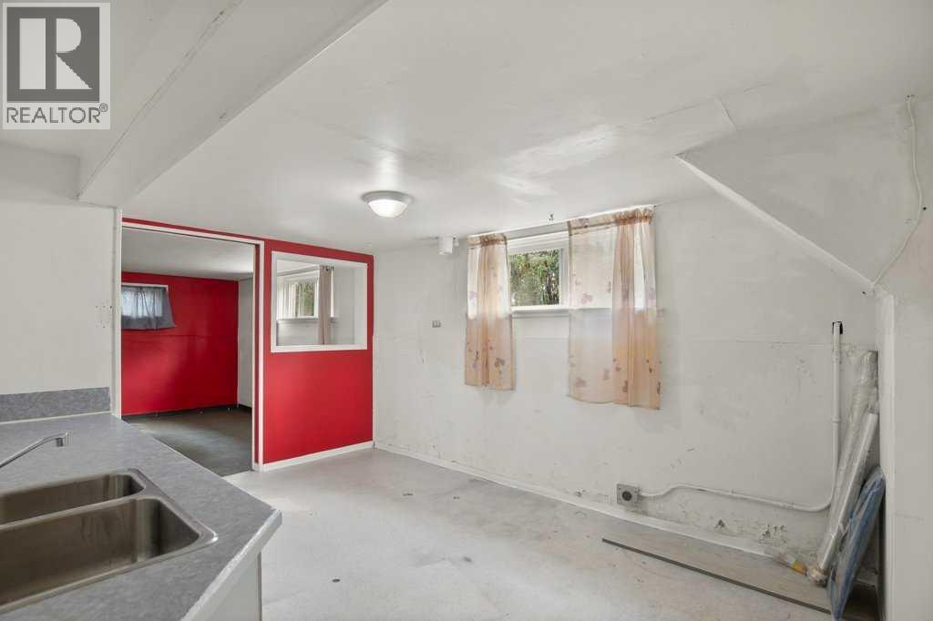 Photo 12 of 5812 52 Avenue, Red Deer AB