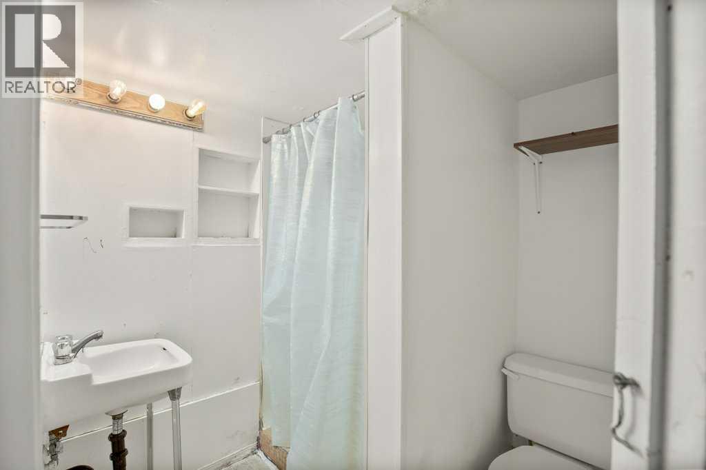 Photo 19 of 5812 52 Avenue, Red Deer AB