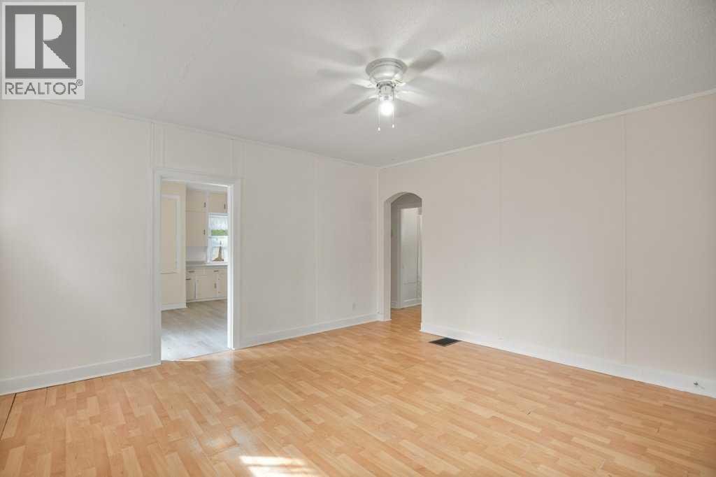 Photo 7 of 5812 52 Avenue, Red Deer AB