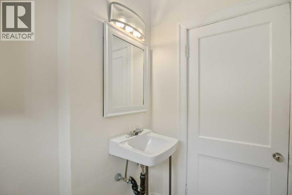 Photo 10 of 5812 52 Avenue, Red Deer AB