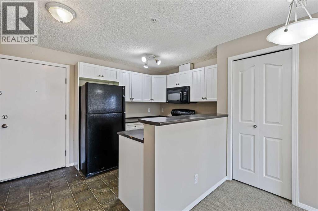 Photo 12 of 2327 8 Bridlecrest Drive Sw, Calgary AB