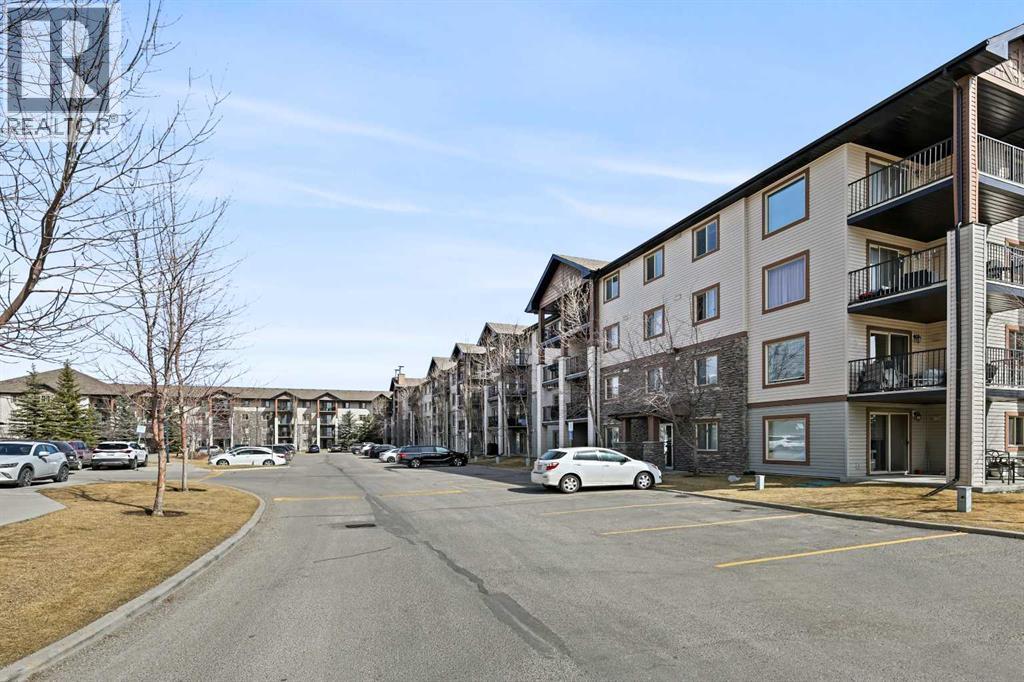 Photo 3 of 2327 8 Bridlecrest Drive Sw, Calgary AB