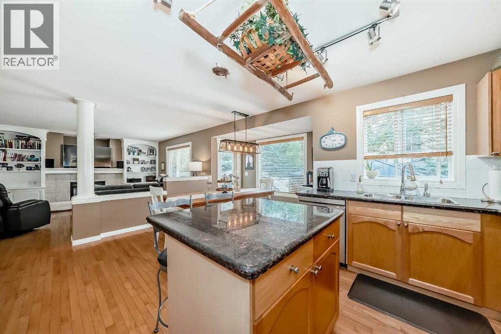 Photo 6 of 69 Simcoe Close Sw, Calgary AB