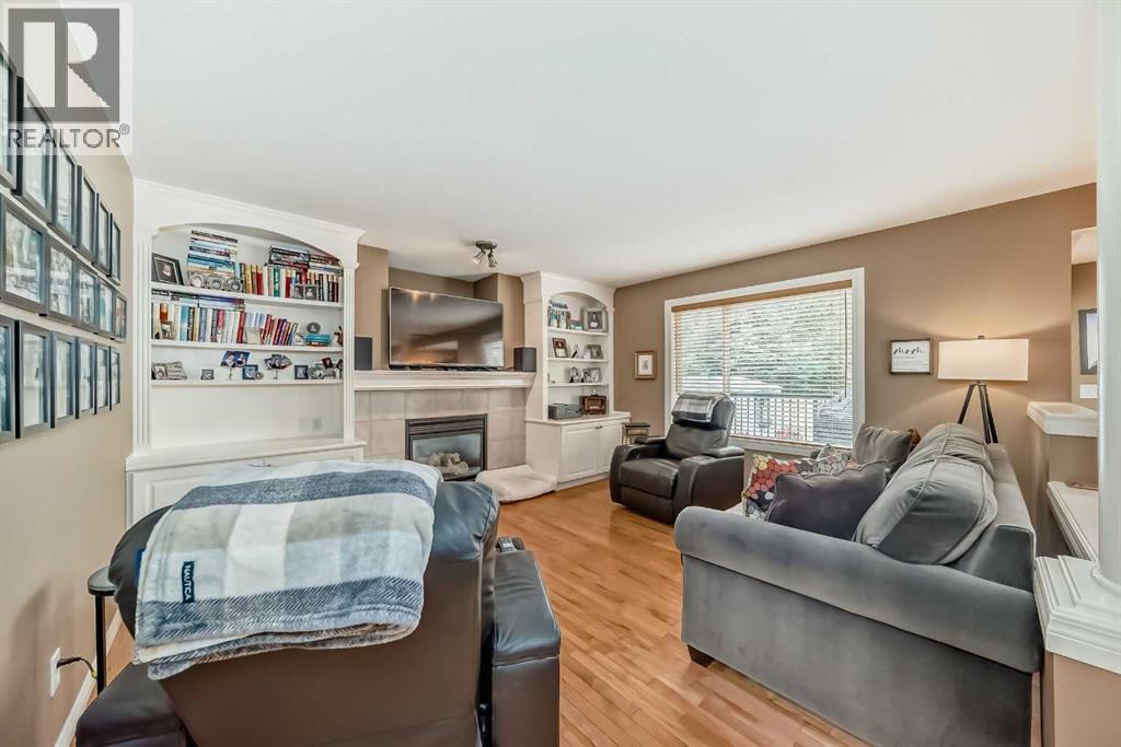 Photo 9 of 69 Simcoe Close Sw, Calgary AB