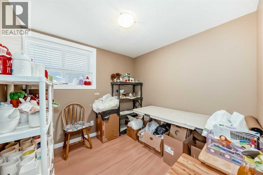 Photo 36 of 69 Simcoe Close Sw, Calgary AB
