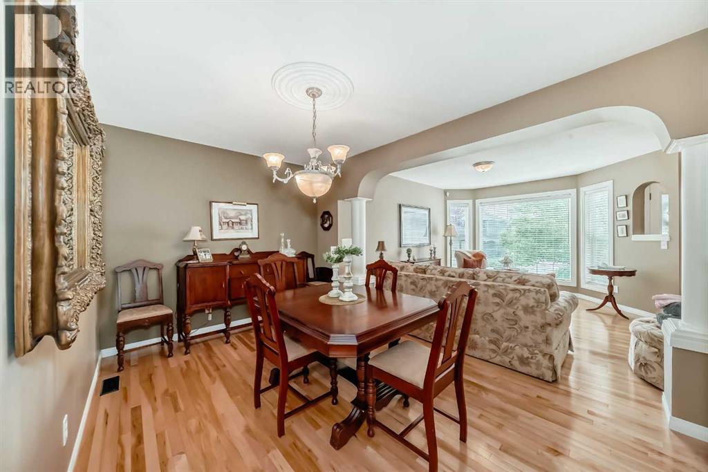 Photo 16 of 69 Simcoe Close Sw, Calgary AB