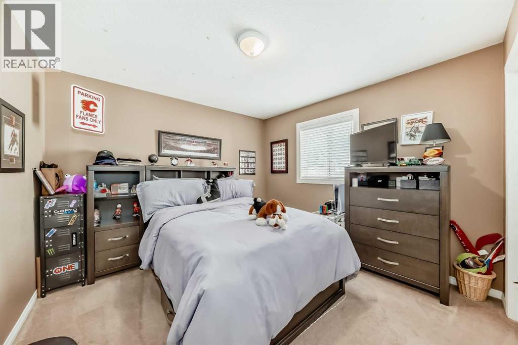 Photo 24 of 69 Simcoe Close Sw, Calgary AB
