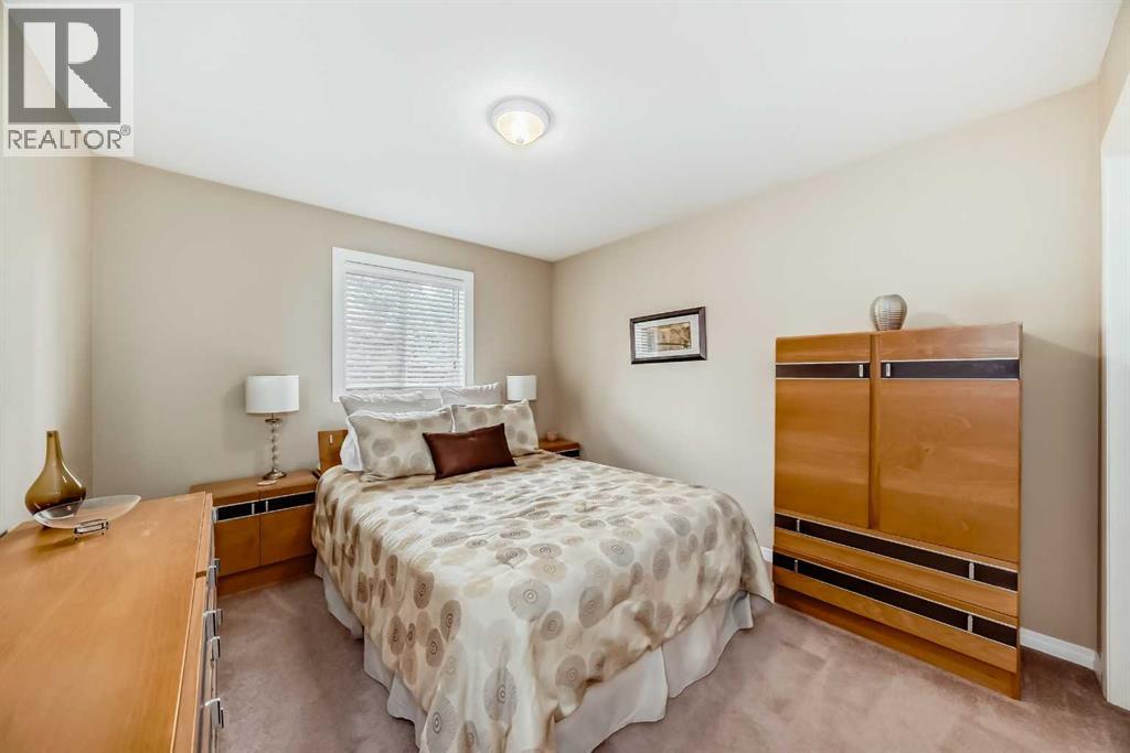Photo 25 of 69 Simcoe Close Sw, Calgary AB