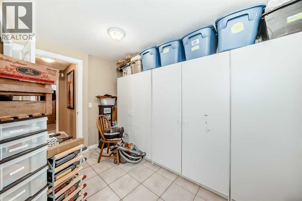 Photo 35 of 69 Simcoe Close Sw, Calgary AB