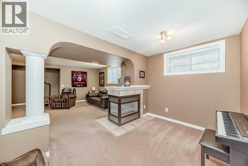 Photo 29 of 69 Simcoe Close Sw, Calgary AB